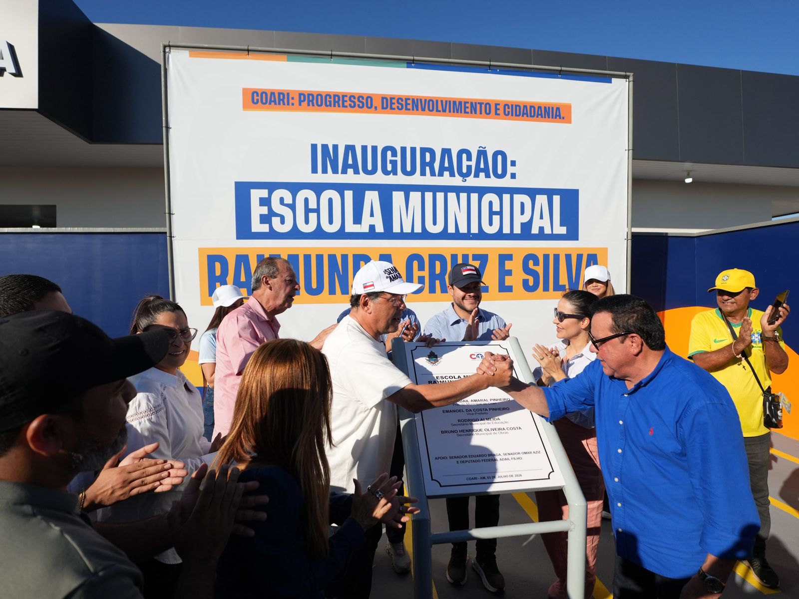 No momento, você está visualizando Eduardo Braga entrega obras e anuncia novos investimentos para Coari