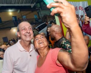 Leia mais sobre o artigo Em grande reunião na zona leste de Manaus, Omar propõe ampliar rede de saúde para destravar fila do Sisreg no Amazonas