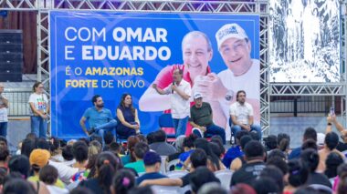 Omar conversa sobre segurança, casas e oportunidades para jovens e mães no bairro Jorge Teixeira, em Manaus