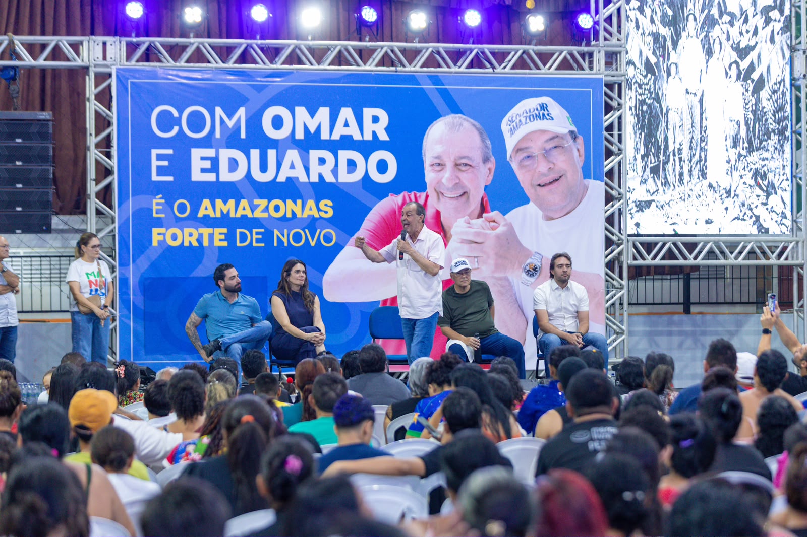 No momento, você está visualizando Omar conversa sobre segurança, casas e oportunidades para jovens e mães no bairro Jorge Teixeira, em Manaus