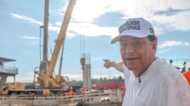 Eduardo Braga entrega ampliação do Porto de Tefé e acompanha obra que transforma antigo sonho da Ponte do Abial em realidade