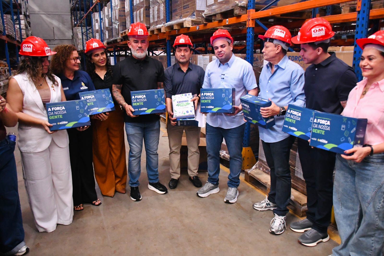 No momento, você está visualizando Cabo Maciel acompanha início do envio de kits escolares, fardamentos e equipamentos para escolas do interior