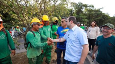 Governador Roberto Cidade fiscaliza obras de pavimentação em Manicoré