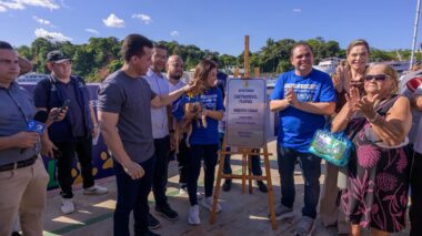 Governador Roberto Cidade entrega primeiro Castramóvel Fluvial do mundo para ampliar atendimento veterinário no interior do Amazonas