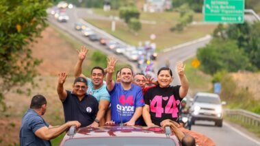 Em Presidente Figueiredo, Roberto Cidade mobiliza apoiadores durante megacarreata