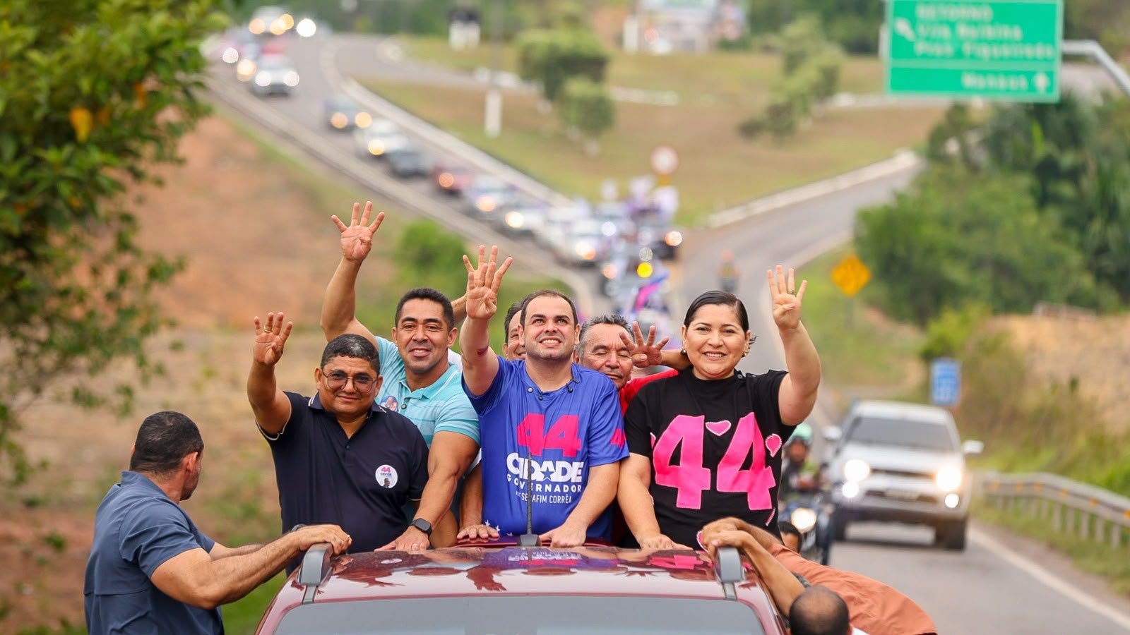 No momento, você está visualizando Em Presidente Figueiredo, Roberto Cidade mobiliza apoiadores durante megacarreata