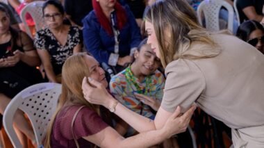 Primeira-dama Thaisa Cidade acompanha edição do Governo Presente na zona Norte de Manaus