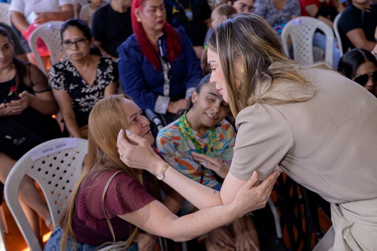 No momento, você está visualizando Primeira-dama Thaisa Cidade acompanha edição do Governo Presente na zona Norte de Manaus