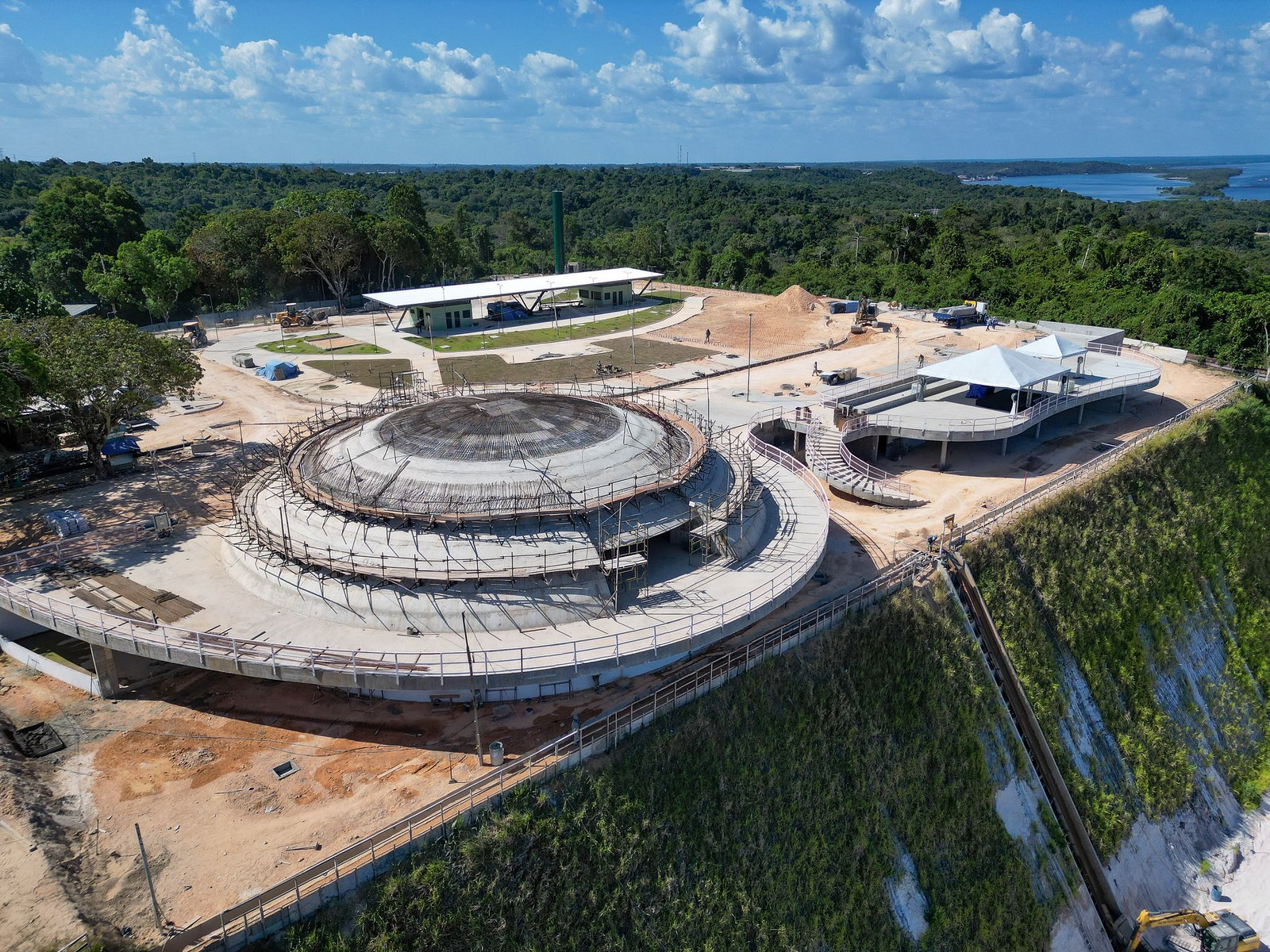 No momento, você está visualizando Prefeitura avança nas obras no parque Encontro das Águas Rosa Almeida e inicia preparação para etapa de concretagem das ‘asas’ que simbolizam os rios Negro e Solimões