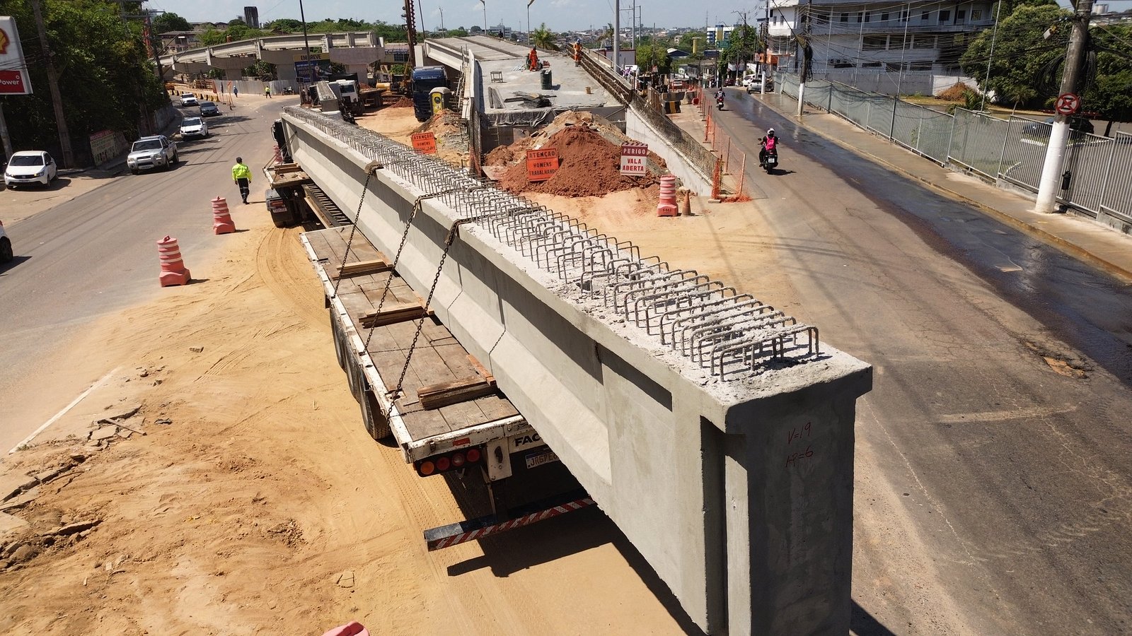 No momento, você está visualizando Prefeitura de Manaus conclui instalação das vigas no Complexo Viário Passarão antes do prazo previsto