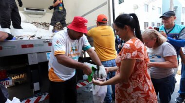 Prefeitura leva ‘Jaraqui da Gente’ ao Viver Melhor 4 e ao Educandos e garante a distribuição de 57 mil unidades de pescado para cerca de 4 mil famílias nas regiões 