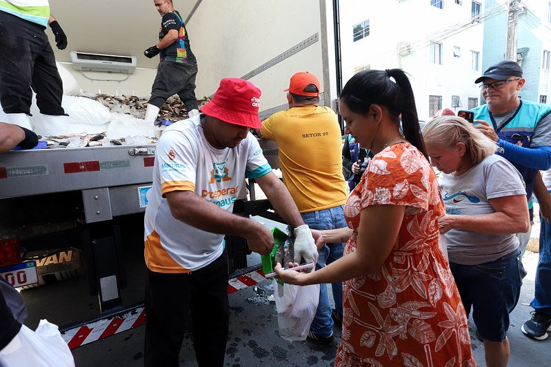 No momento, você está visualizando Prefeitura leva ‘Jaraqui da Gente’ ao Viver Melhor 4 e ao Educandos e garante a distribuição de 57 mil unidades de pescado para cerca de 4 mil famílias nas regiões 