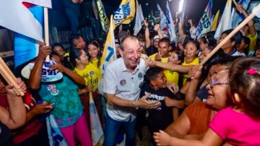 Omar Aziz reúne multidão em Itacoatiara e apresenta projeto para hospital, concursos na segurança, IA nas escolas e Liceu de Artes