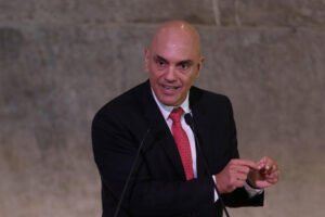 Leia mais sobre o artigo Moraes se revolta e manda suspender pagamentos de sete tribunais