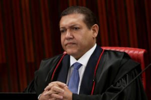 Leia mais sobre o artigo Nunes indica condenação de Flávio por IA de Bolsonaro e toma decisão sobre cassação