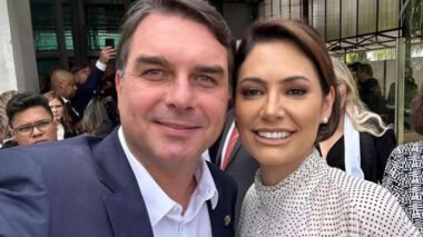 PL pede ajuda de Michelle para salvar campanha de Flávio Bolsonaro