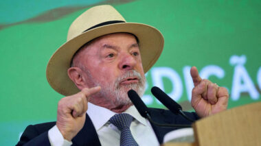 Em meio à eleição mais acirrada que já enfrentou, Lula se lança à ‘última dança’ e oficializa candidatura em São Paulo