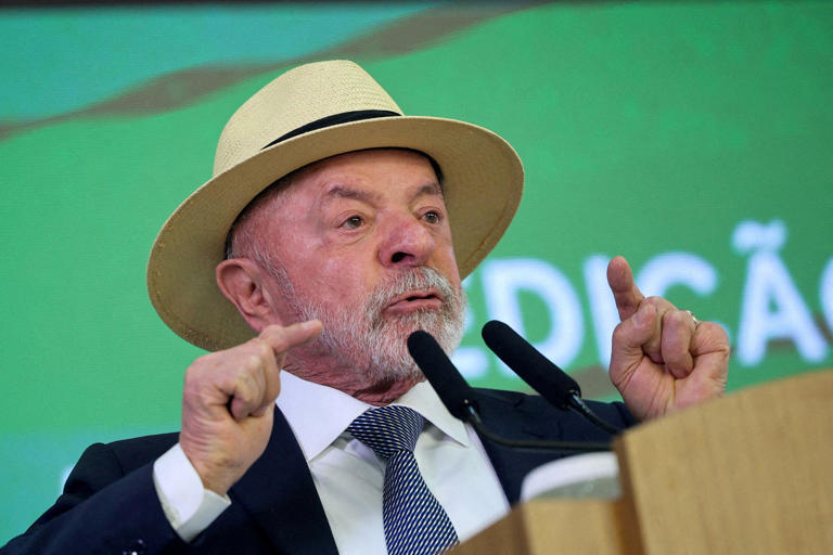 No momento, você está visualizando Em meio à eleição mais acirrada que já enfrentou, Lula se lança à ‘última dança’ e oficializa candidatura em São Paulo