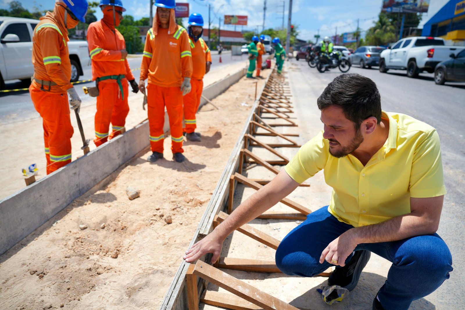 No momento, você está visualizando Prefeito Renato Junior vistoria obras em canteiros centrais na zona Norte com reestruturação para devolver a autoestima de Manaus