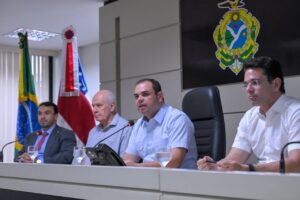 Leia mais sobre o artigo Roberto Cidade conduz acordo com empresas médicas e garante repasse de R$ 276 milhões