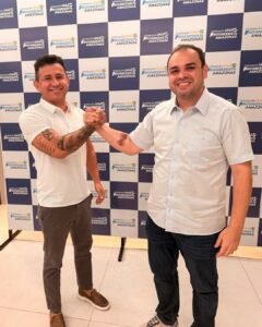 Leia mais sobre o artigo Apoio de Dr. Júnior ex-prefeito de Juruá, amplia força de Roberto Cidade e mexe no cenário político do interior