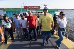 Leia mais sobre o artigo Em São Sebastião do Uatumã e Urucará, Omar apresenta projeto para gerar emprego e renda na região