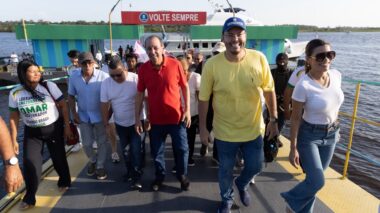 Em São Sebastião do Uatumã e Urucará, Omar apresenta projeto para gerar emprego e renda na região