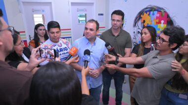 Governador Roberto Cidade acompanha ações de saúde voltadas a crianças e idosos neste sábado