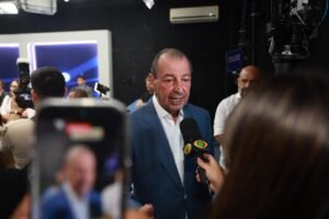 Leia mais sobre o artigo No primeiro debate, Omar destaca mudança com experiência e apresenta plano para reorganizar serviços públicos