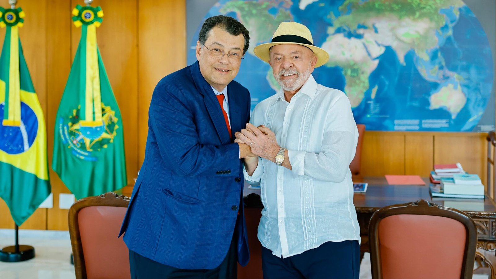 No momento, você está visualizando Eduardo Braga se reúne com Lula e trata de pautas prioritárias do Amazonas