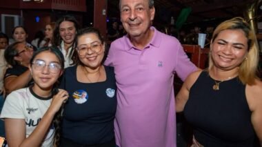 No dia do seu aniversário, Omar vai ao Novo Aleixo e fala sobre projeto de casas populares para quem precisa