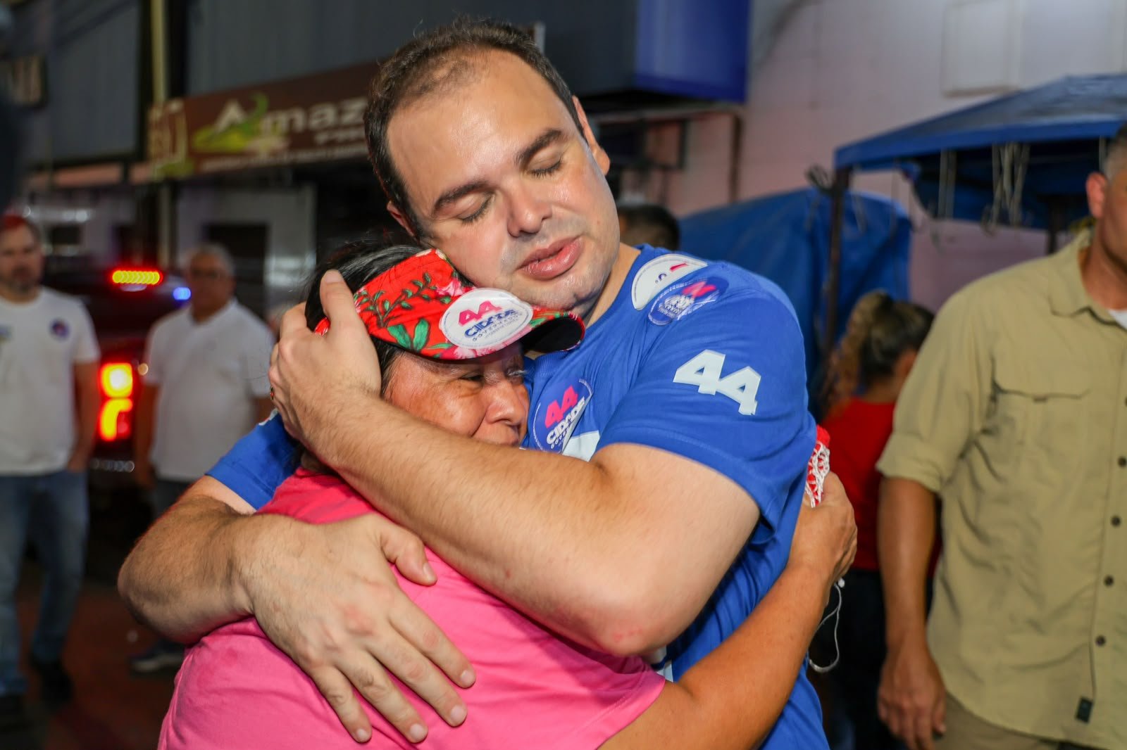 No momento, você está visualizando Roberto Cidade leva campanha às ruas do São José ao lado de Marcos Rotta