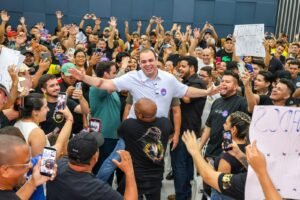 Leia mais sobre o artigo Roberto Cidade dialoga com artistas e produtores culturais sobre propostas para o setor