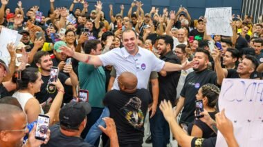 Roberto Cidade dialoga com artistas e produtores culturais sobre propostas para o setor