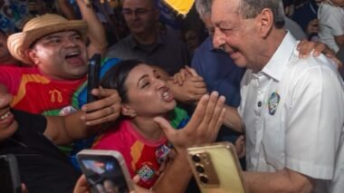 Omar planeja construir 40 mil casas e priorizar mulheres como donas dos imóveis