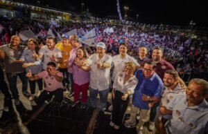 Leia mais sobre o artigo A força de Eduardo Braga em Coari reúne uma multidão em um dos maiores comícios de sua caminhada