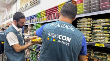 Operação do Procon Manaus apreende mais de 650 produtos impróprios em supermercados da capital