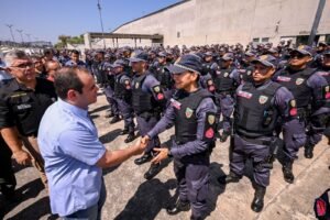Leia mais sobre o artigo Governador Roberto Cidade lança Operação Bairro Seguro e Ocupação e reforça efetivo com mais de 500 alunos soldados