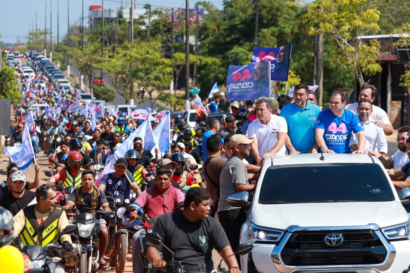No momento, você está visualizando Em Manacapuru, Roberto Cidade mobiliza mais de quatro mil apoiadores na manhã do primeiro dia de campanha