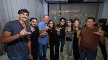 Estudantes terão estágio remunerado e cursos de IA para facilitar acesso ao primeiro emprego, propõe Omar