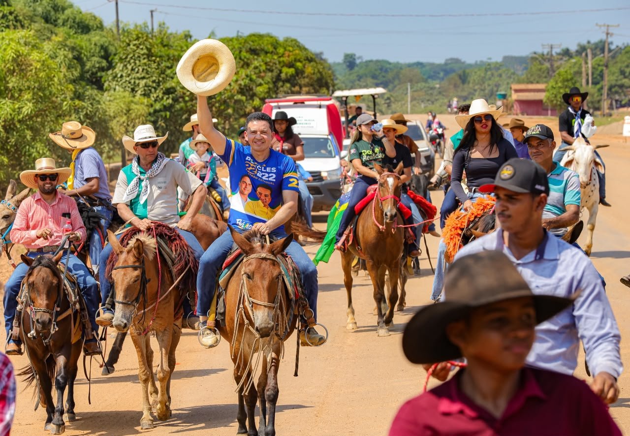 No momento, você está visualizando Delegado Péricles cumpre agenda de campanha em Humaitá e participa da 1ª Festa do Café no Distrito de Realidade