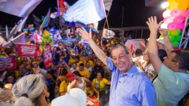 Em Novo Airão, Omar defende turismo como caminho para gerar emprego e renda