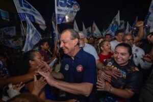 Leia mais sobre o artigo Omar vai retomar programas habitacionais e entregar 40 mil casas para a população do Amazonas
