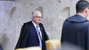 Leia mais sobre o artigo Fachin cancela reunião com dirigentes da OAB em meio à crise no STF