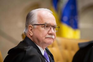 Leia mais sobre o artigo Fachin solicita à PGR parecer sobre quebra de sigilo requerida por Moraes