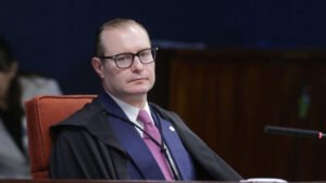 Leia mais sobre o artigo PF entrega dados do celular de Vorcaro ao gabinete de Zanin