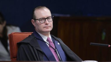 PF entrega dados do celular de Vorcaro ao gabinete de Zanin