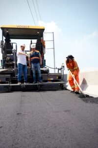 Leia mais sobre o artigo EM RITMO ACELERADO: gestão Renato Junior imprime rapidez às obras e Viaduto Passarão já começa a receber asfalto