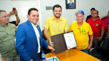 Prefeito Renato Junior sanciona lei aguardada há 25 anos que garante subsídio de até R$ 3 milhões mensais para o transporte complementar de Manaus