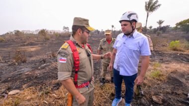 Roberto Cidade fiscaliza combate a incêndio de grandes proporções na AM-070